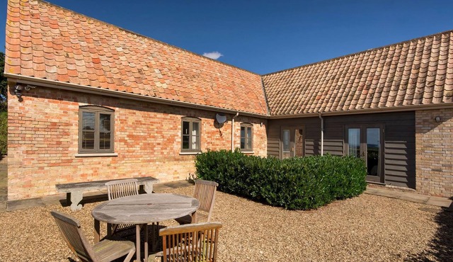 2 bedroom accommodation in Clopton, near Kettering