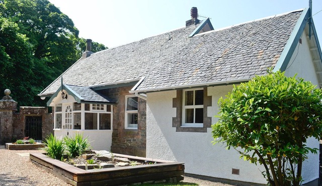 2 bedroom accommodation in Cove, near Helensburgh