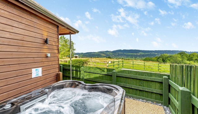 2 bedroom accommodation in Forden, near Welshpool