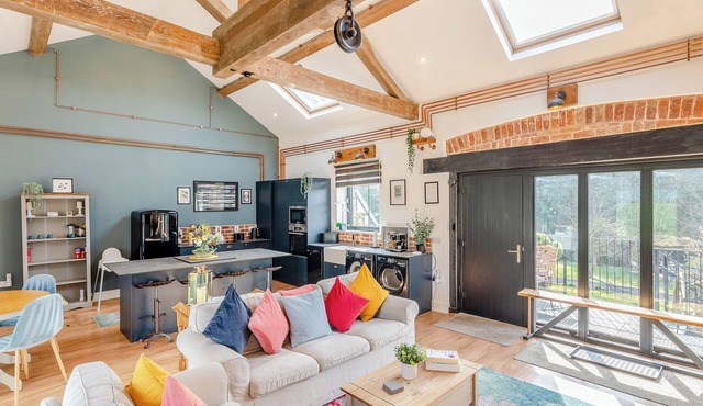 2 bedroom accommodation in Leighton, near Welshpool