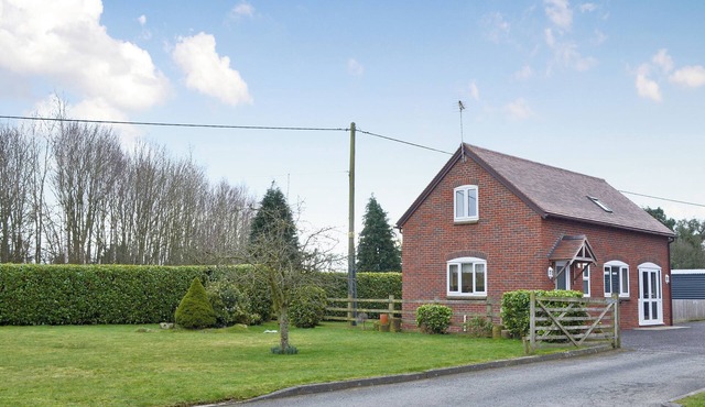 2 bedroom accommodation in Kingsland, near Leominster