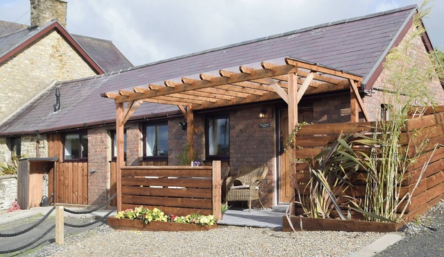 2 bedroom accommodation in Penrhiwllan, near Llandysul