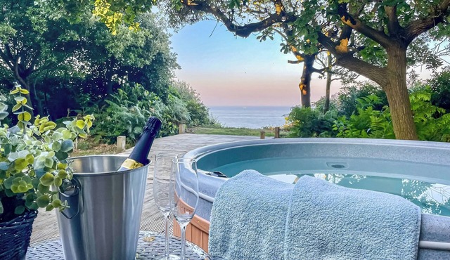 2 bedroom accommodation in Corton, near Lowestoft