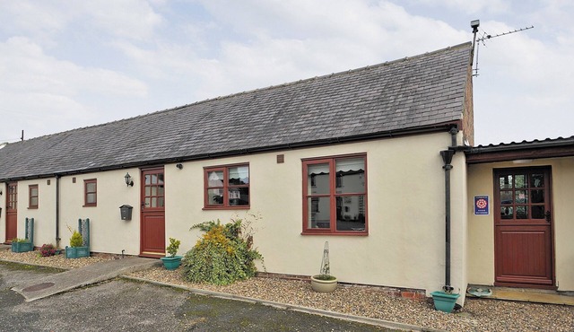 2 bedroom accommodation in Mainsforth