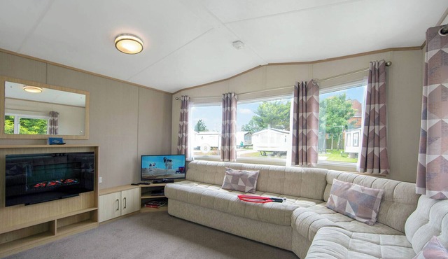 2 bedroom accommodation in Cowden, Nr Hornsea