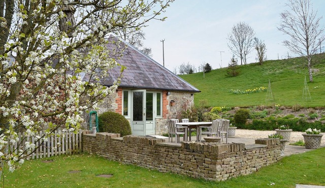 2 bedroom accommodation in Fonthill Bishop, near Tisbury