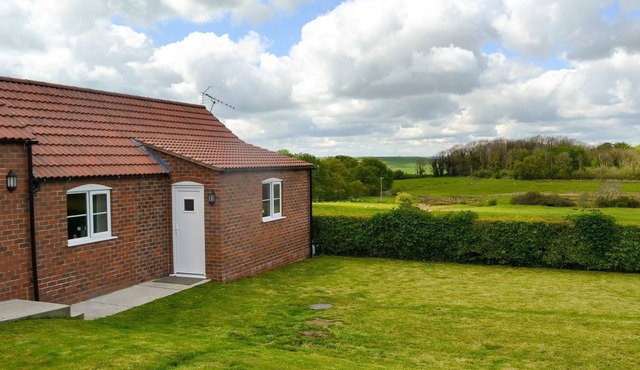 2 bedroom accommodation in Skendleby, near Spilsby