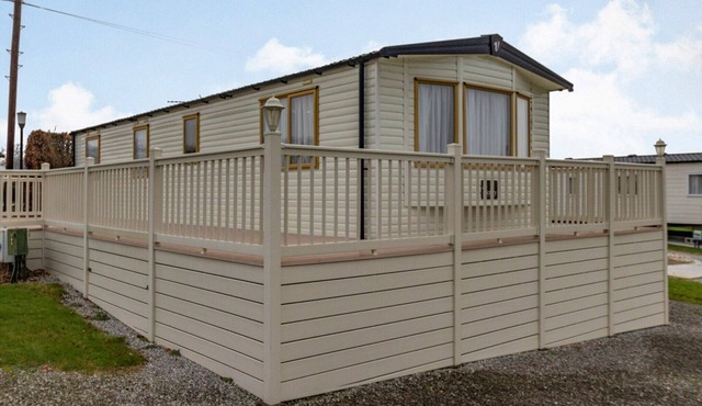 2 bedroom accommodation in Sproatley