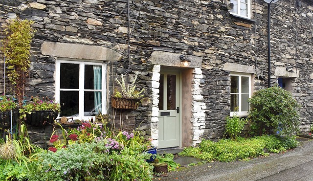 2 bedroom accommodation in Low Wood, near Ulverston