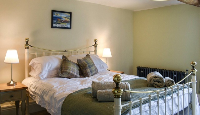 2 bedroom accommodation in Bretton, near Holmfirth