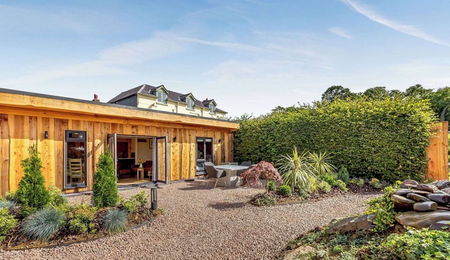 2 bedroom accommodation in Llagadfan, Welshpool