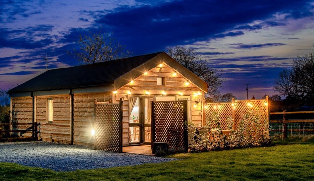 2 bedroom accommodation in Ockeridge, Worcester