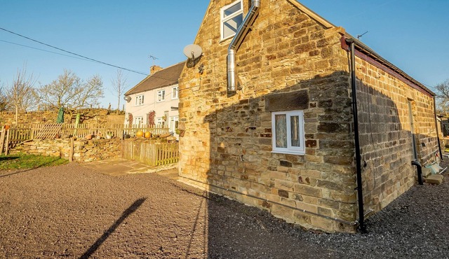 2 bedroom accommodation in Matlock, Near Alfreton