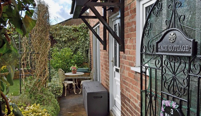 2 bedroom accommodation in Ashbourne