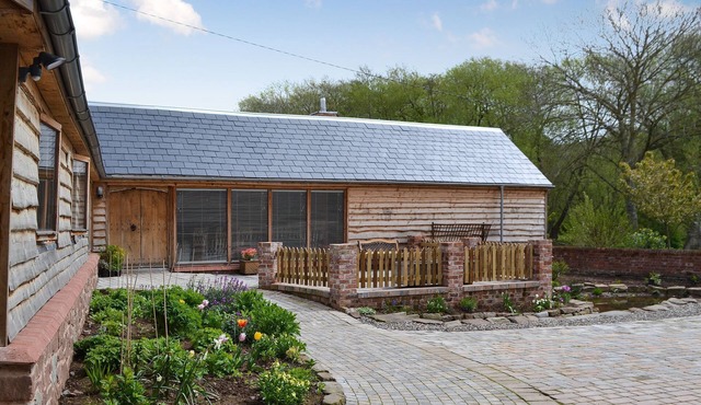 2 bedroom accommodation in Knapton Green, near Leominster