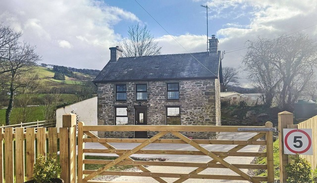 2 bedroom accommodation in Tregaron, near Lampeter