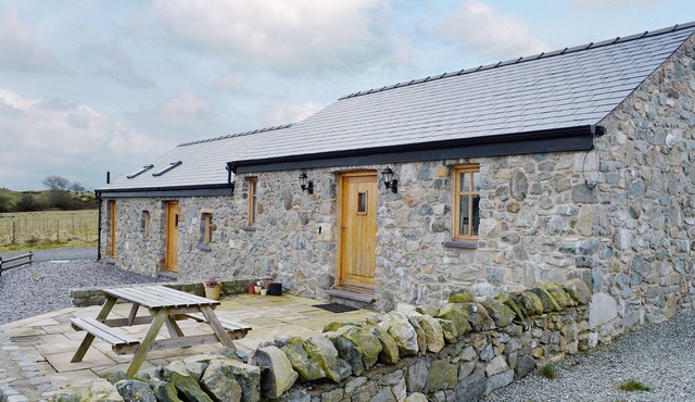 2 bedroom accommodation in Tynlon, near Rhosneigr