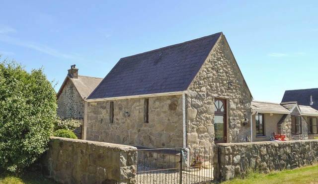 2 bedroom accommodation in Llanystumdwy, near Criccieth