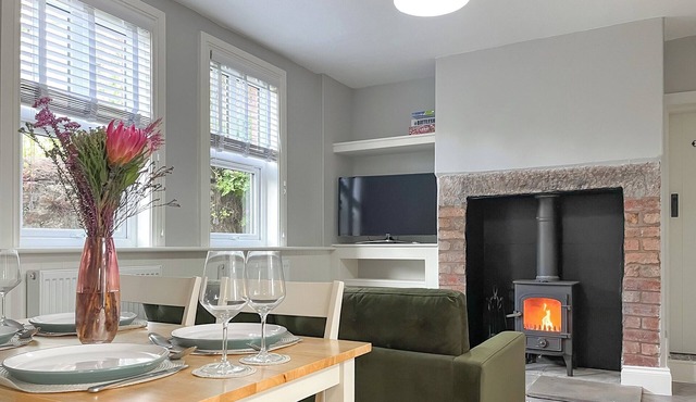 2 bedroom accommodation in Cromford