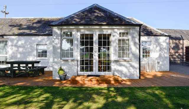 2 bedroom accommodation in Invergowrie, near Dundee