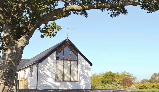 2 bedroom accommodation in Llanfachraeth, near Holyhead