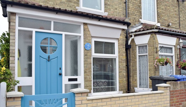 2 bedroom accommodation in Pakefield, near Lowestoft