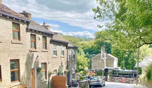 2 bedroom accommodation in Oakworth