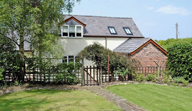 2 bedroom accommodation in Dobshill, near Chester