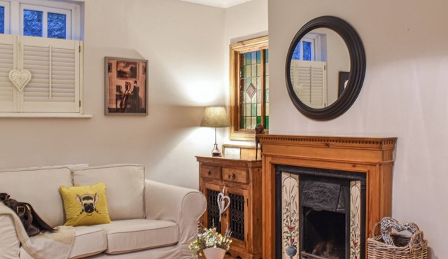 2 bedroom accommodation in Petworth, near Arundel