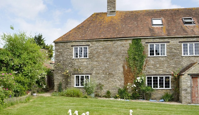 2 bedroom accommodation in Alweston, near Sherborne