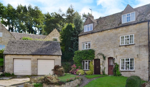 2 bedroom accommodation in Snowshill