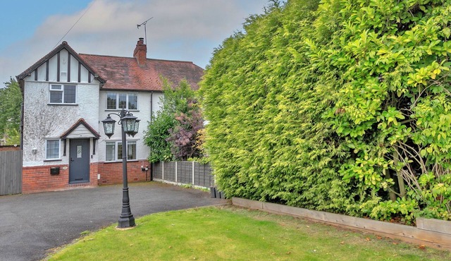 2 bedroom accommodation in Solihull