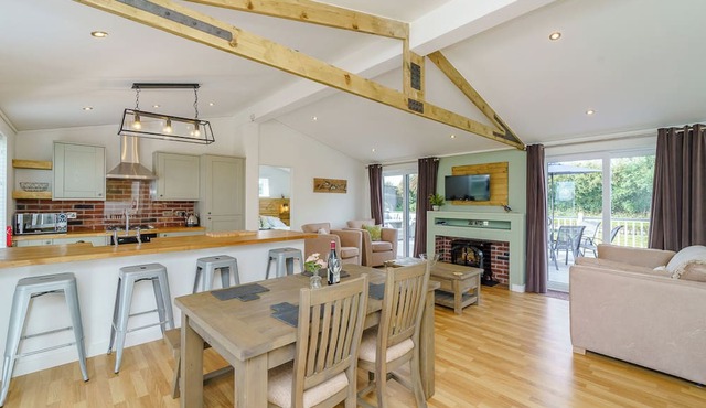 2 bedroom accommodation in Tetchill