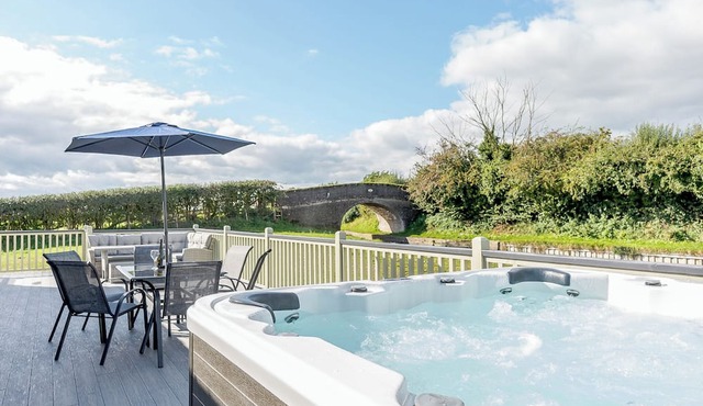 2 bedroom accommodation in Tetchill