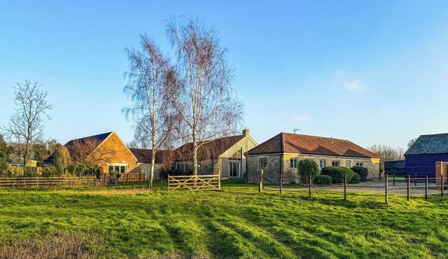 2 bedroom accommodation in Thurlton