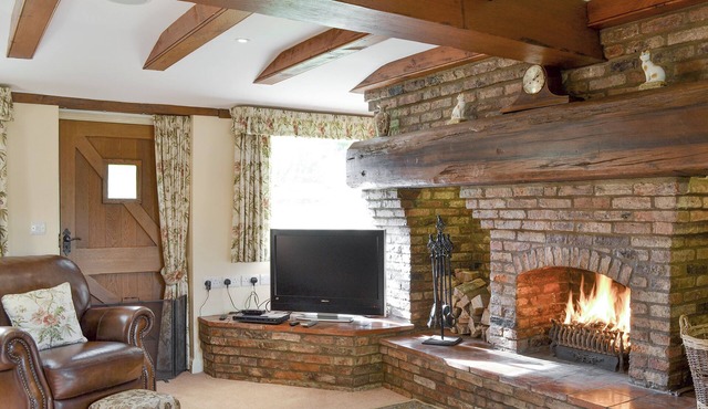 2 bedroom accommodation in Camerton, near Hull