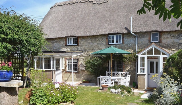 2 bedroom accommodation in Wellow, near Yarmouth