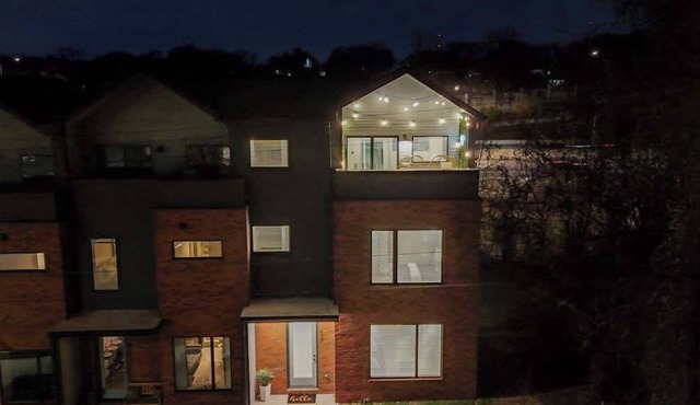 2 bedroom accommodation in Knoxville