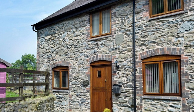 2 bedroom accommodation in Llangollen, near Wrexham