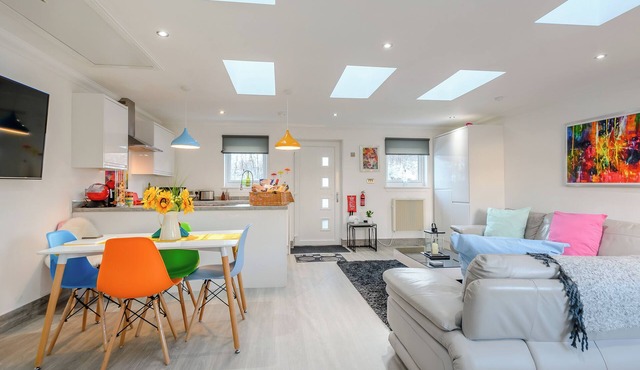 2 bedroom accommodation in Caldercruix, near Airdrie