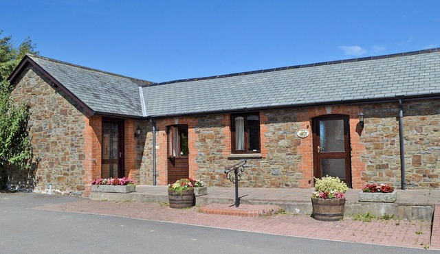 2 bedroom accommodation in Parkham, near Bideford