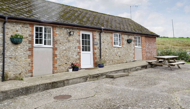 2 bedroom accommodation in Wootton Fitzpaine, near Charmouth