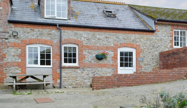 2 bedroom accommodation in Wootton Fitzpaine, near Charmouth
