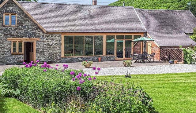 2 bedroom accommodation in Chapel Lawn, near Bucknell