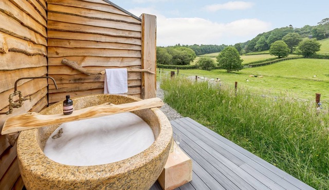 2 bedroom accommodation in Llanidloes, near Newtown