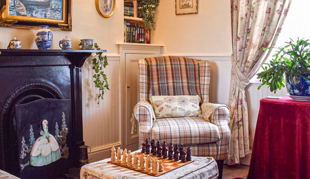 2 bedroom accommodation in Quakers Yard, near Treharris