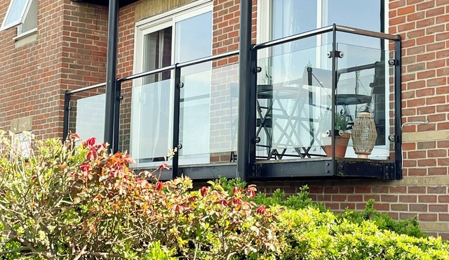 2 bedroom accommodation in Chatham, near Maidstone