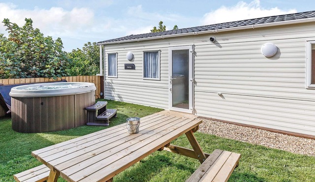 2 bedroom accommodation in Cheddar, Somerset