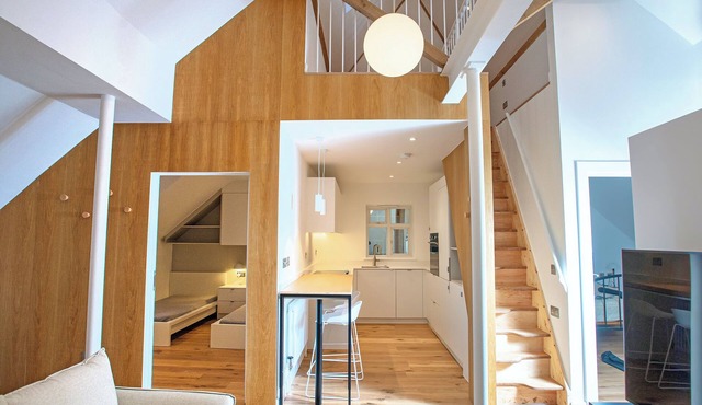 2 bedroom accommodation in The Vale, near Chesham