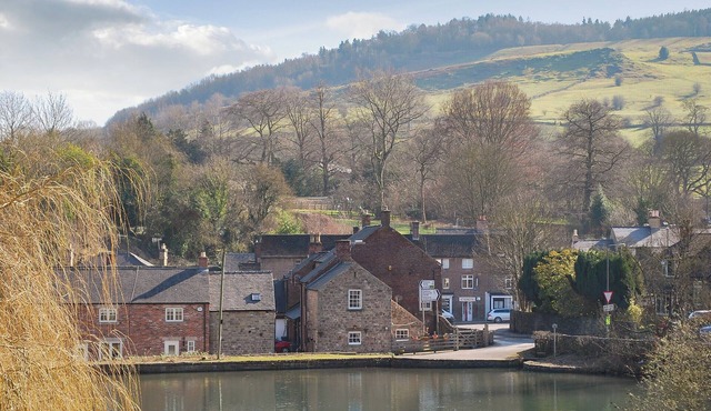 2 bedroom accommodation in Cromford